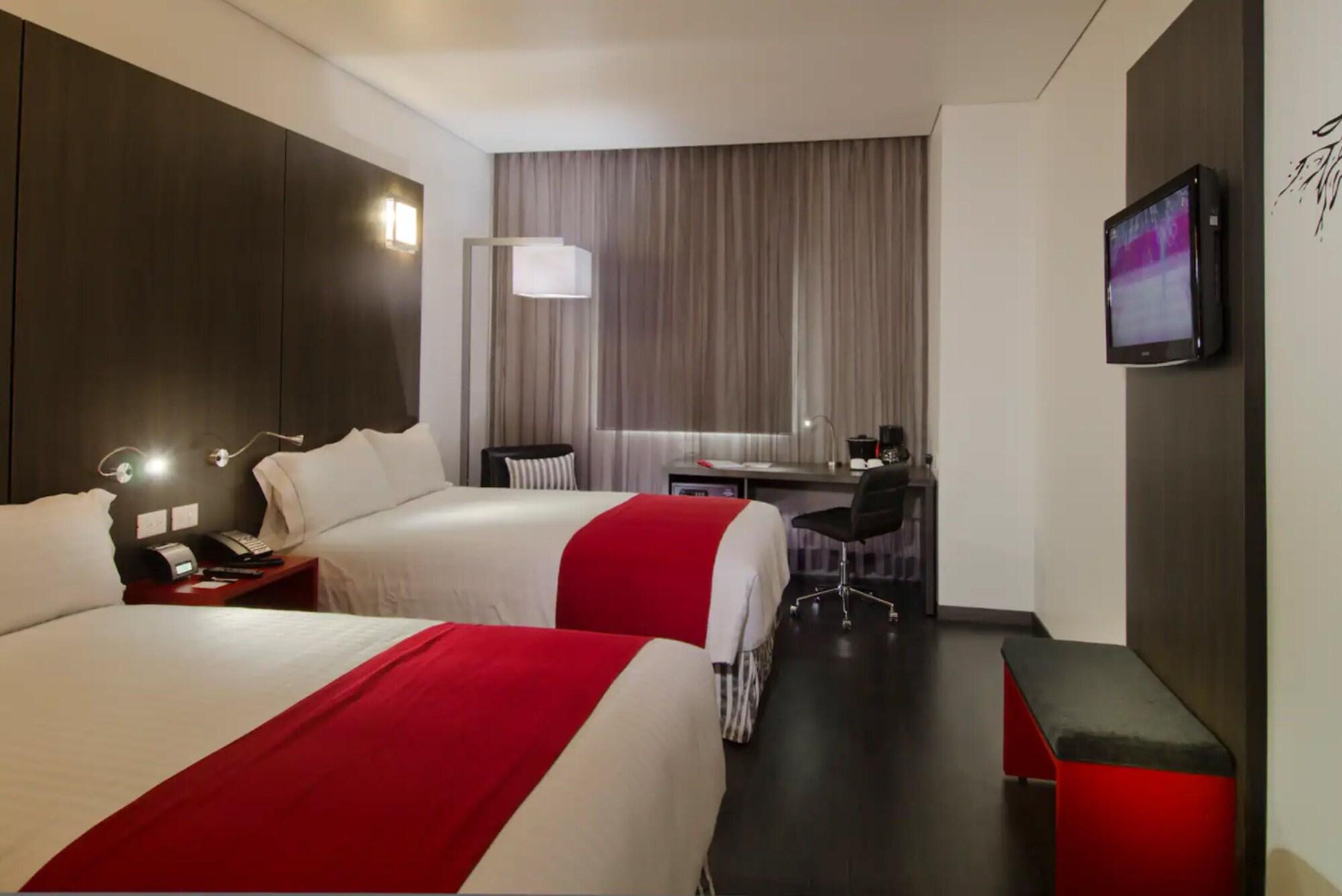 Ramada Encore By Wyndham Guadalajara Sur Palomar Exterior photo