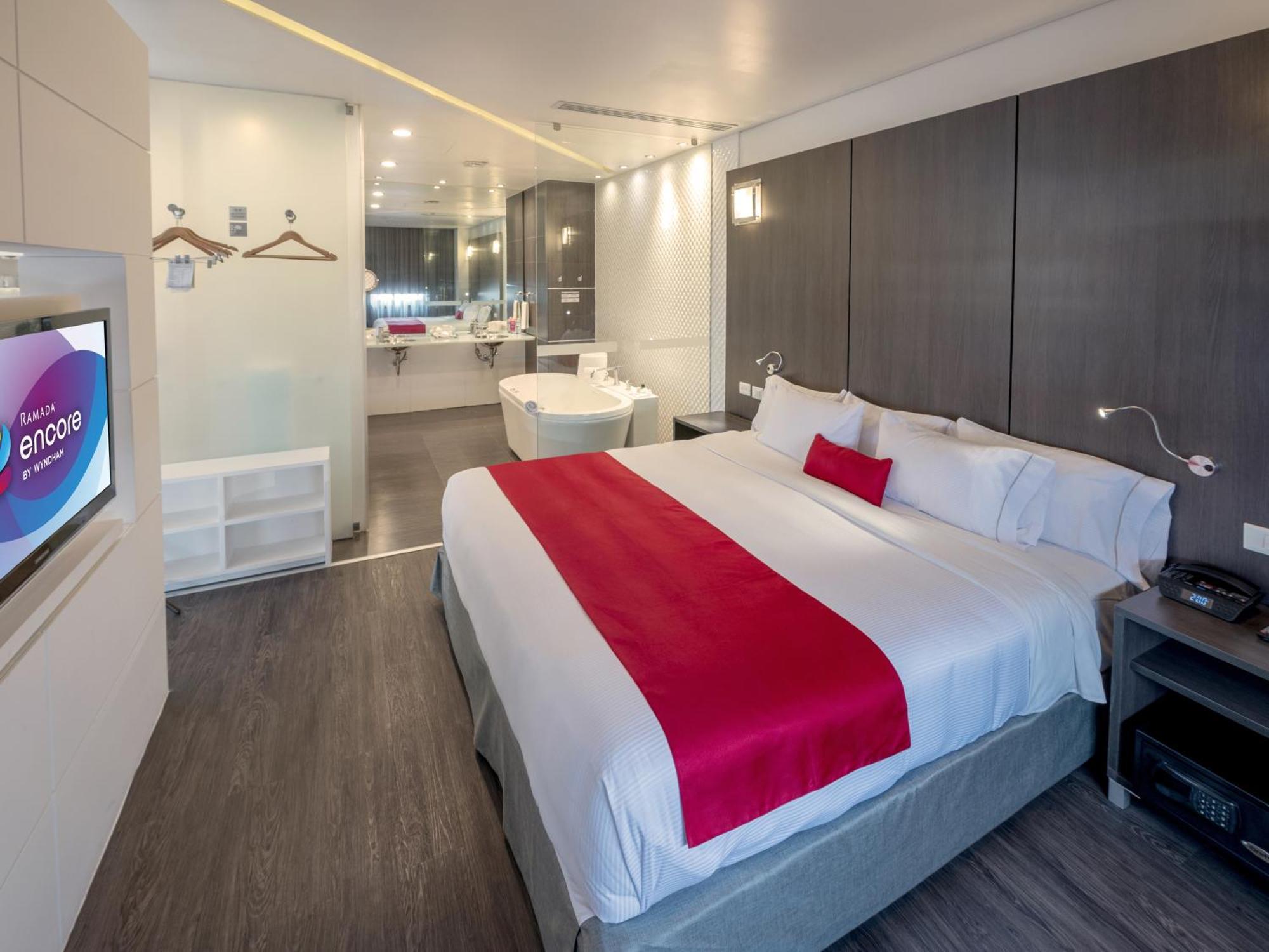Ramada Encore By Wyndham Guadalajara Sur Palomar Exterior photo