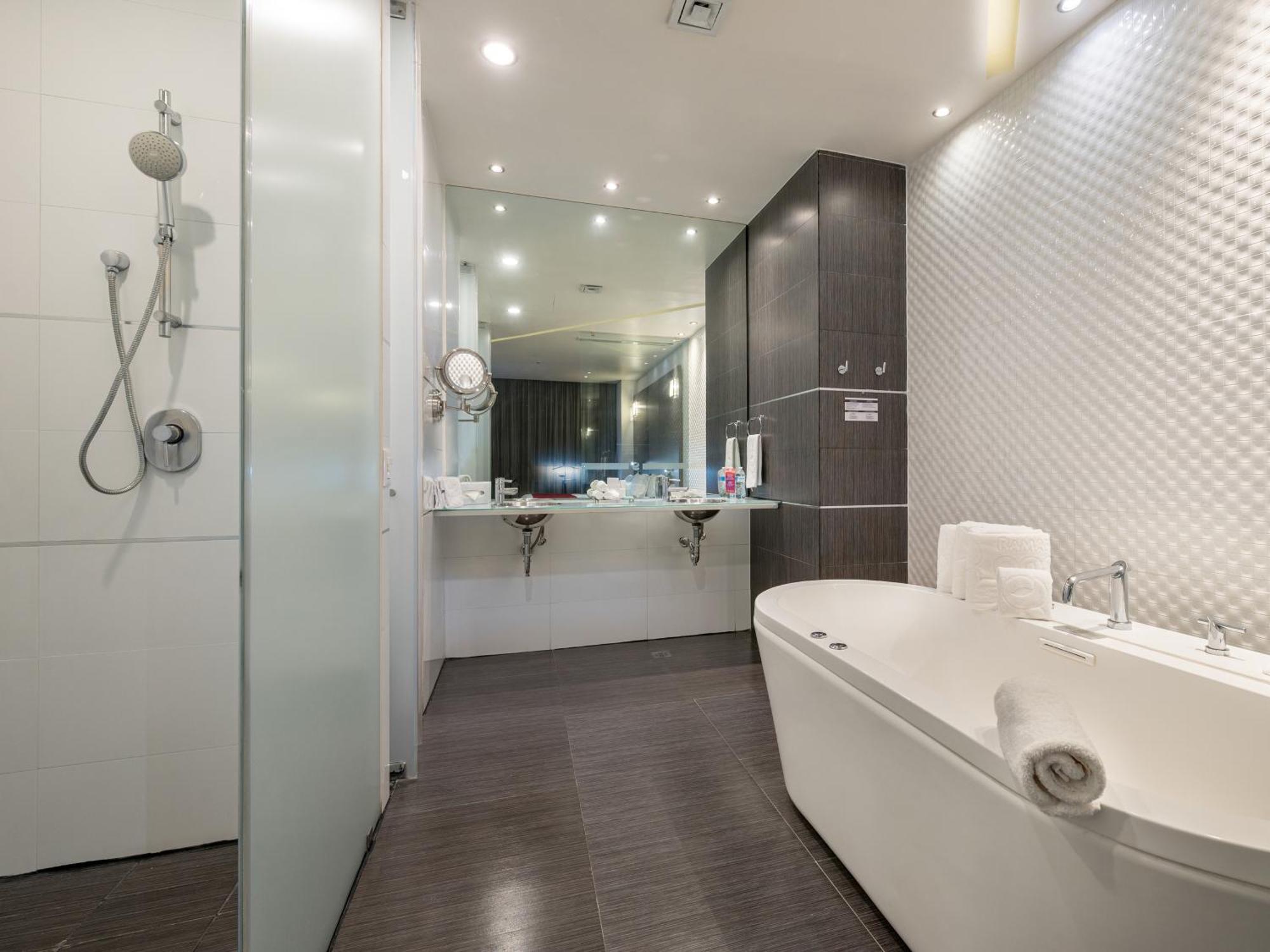 Ramada Encore By Wyndham Guadalajara Sur Palomar Exterior photo