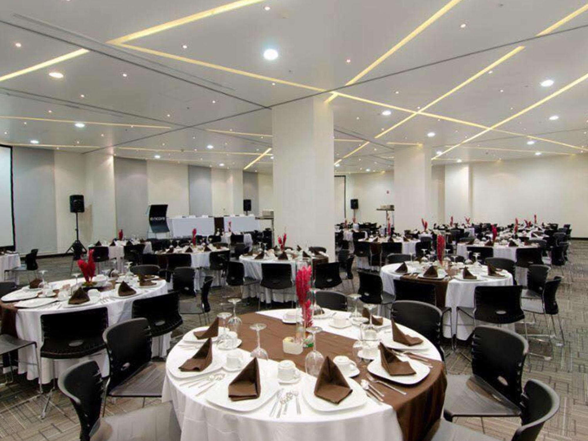 Ramada Encore By Wyndham Guadalajara Sur Palomar Exterior photo
